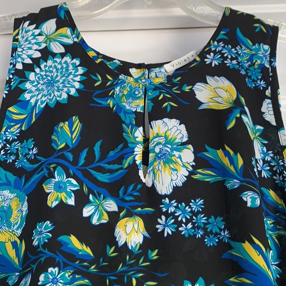 Violet and Claire Floral Tank - Picture 2 of 5